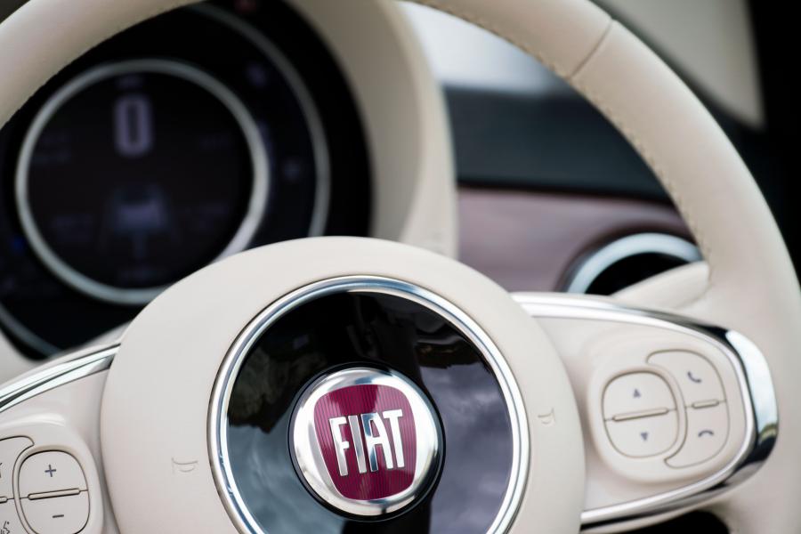 Панель приборов Fiat 500C Riva 2016 года  (UK) (фото 10 из 25)